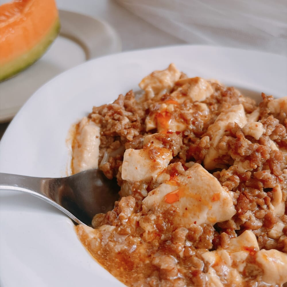 LEE8・9月号 焦がしじょうゆの麻婆豆腐 のっけ飯