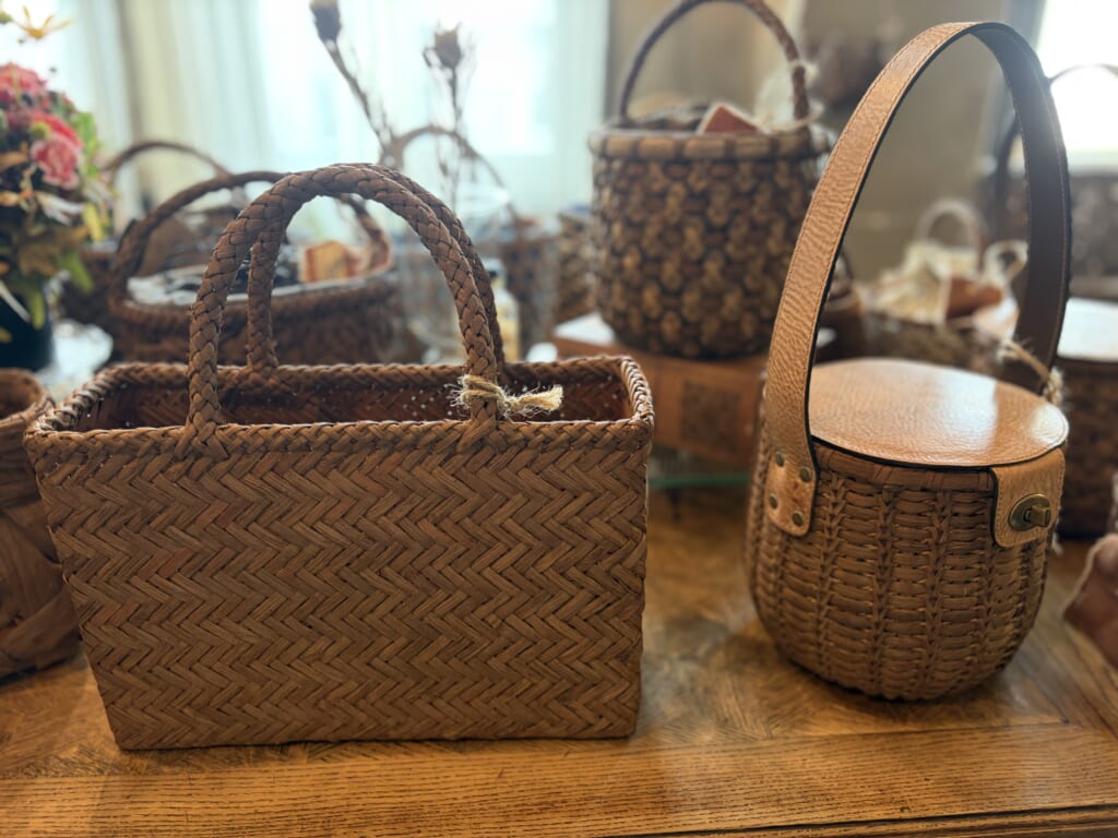 50代女性が持ちたい、山葡萄のかごバッグ、くるみのかごバッグ、清水買いのかごバッグ、ワンハンドル×レザー×山葡萄のかごバッグ。