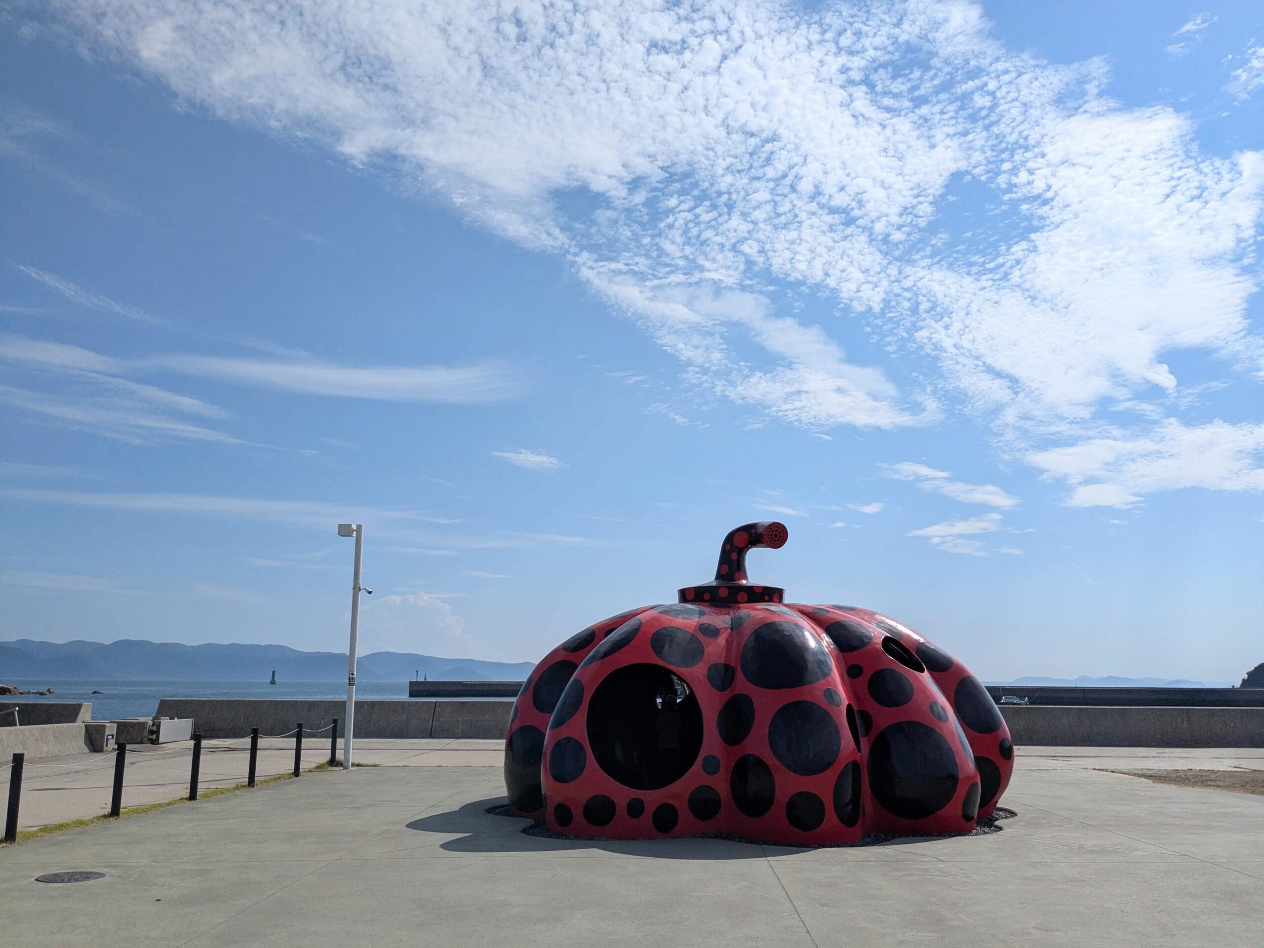 草間弥生 赤かぼちゃ