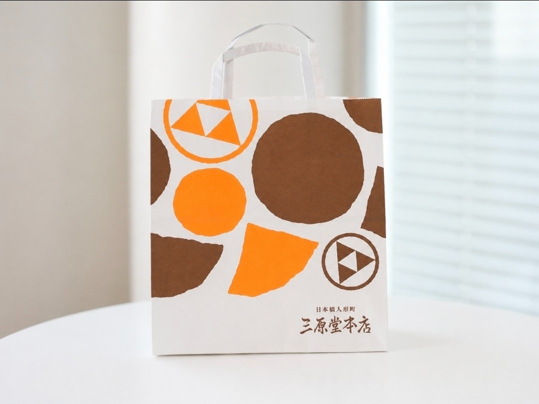 東京駅おすすめ帰省土産の三原堂本店 のかわいい「御塩きつね」の紙袋（ショッパー）デザイン