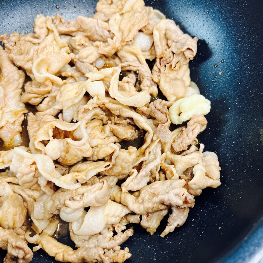 LEE2026年8・9月号 のっけ飯 LEEレシピ カリカリ豚と貝割れのっけ飯 焼き肉のっけ飯