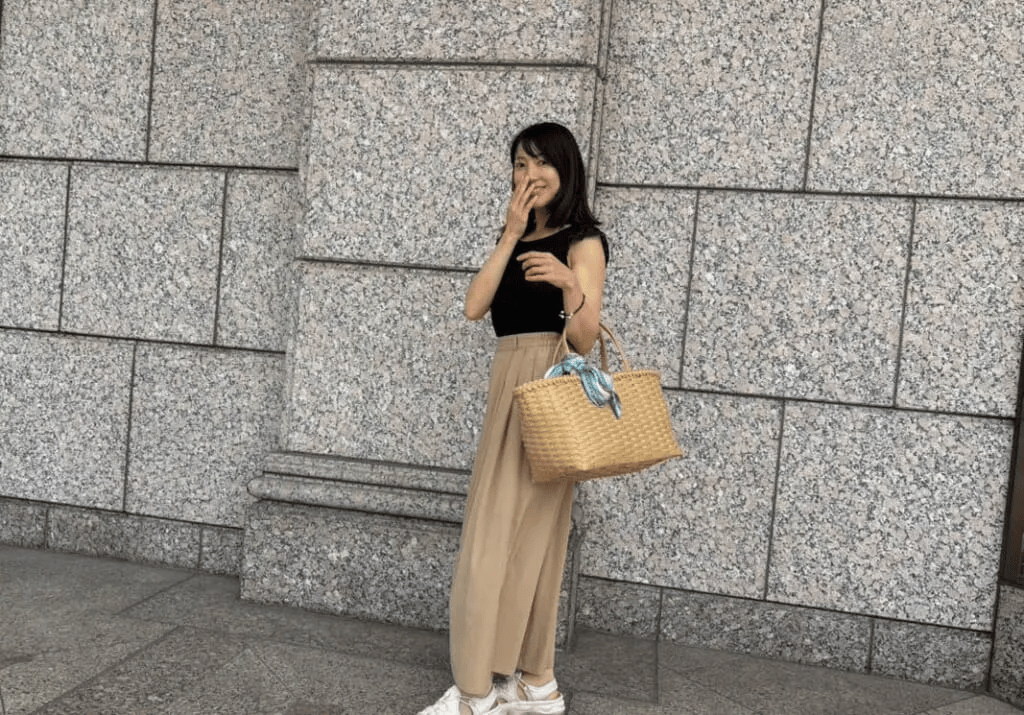 ユニクロ「ウルトラストレッチアクティブワイドパンツ」（32 BEIGE）のコーデ