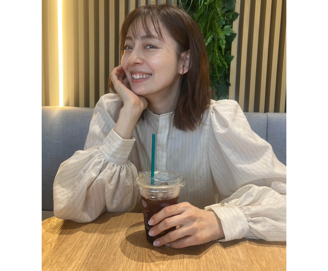 今井りかさん／色素がつきそうなアイスコーヒーは持ち歩いているストローで飲む