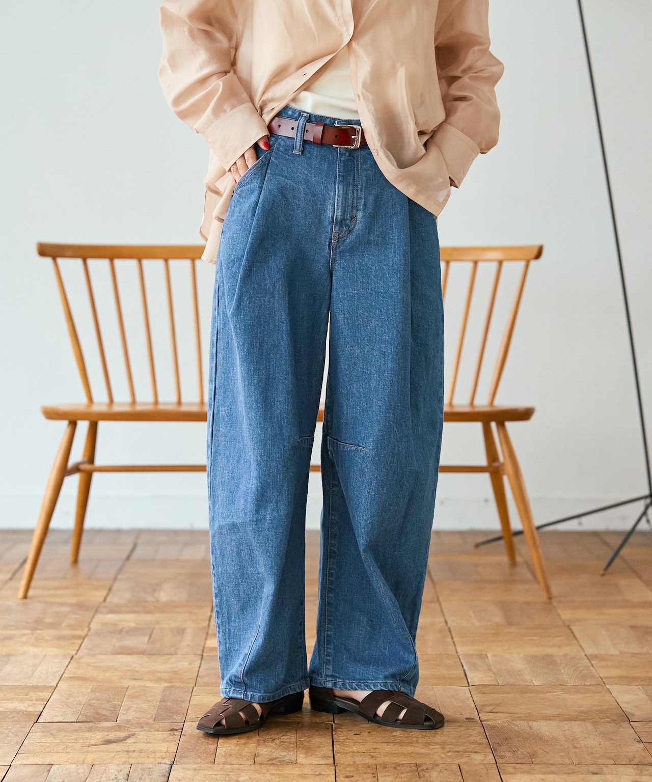 「SOMETHING×FREAK’S STORE」別注タックカーブワイドデニム