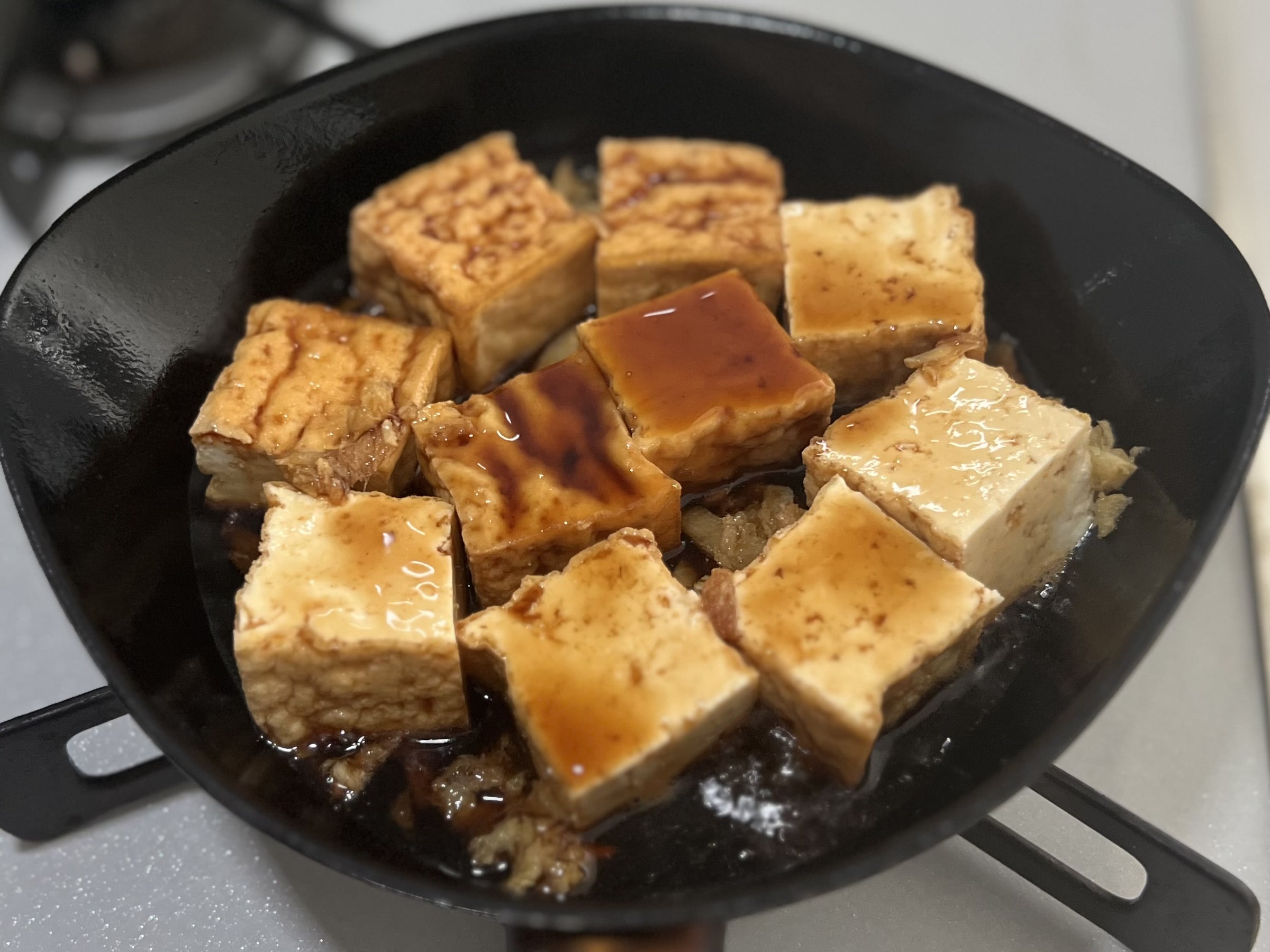 【LEEレシピ】「厚揚げのオイスター黒酢煮／ワタナベマキさんレシピ」は簡単なのに満足感◎ あと一品にうれしい副菜です TB icoco