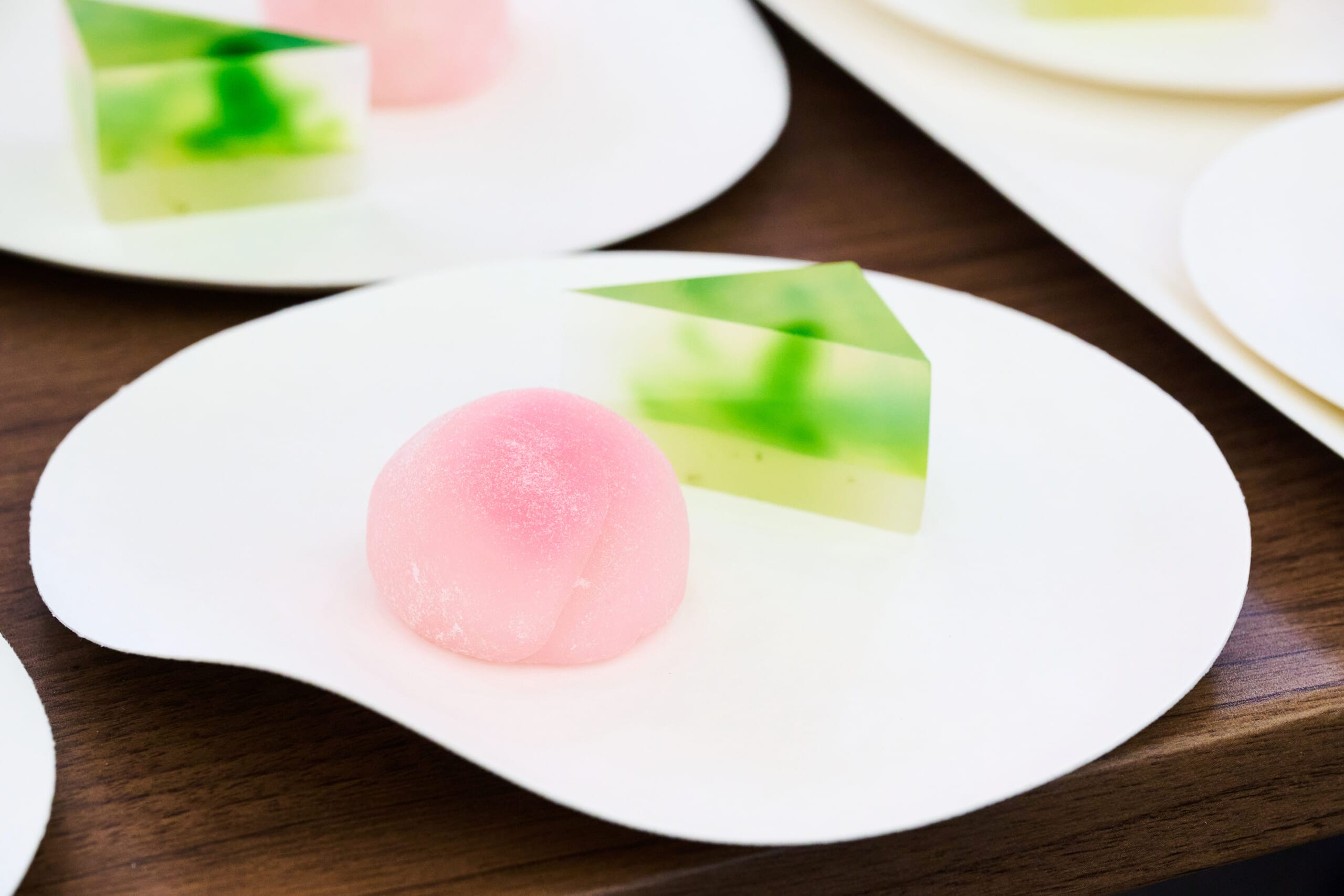 和菓子教室「ももとせ」さんの、青柚の羊羹と桃のコンポートのういろう