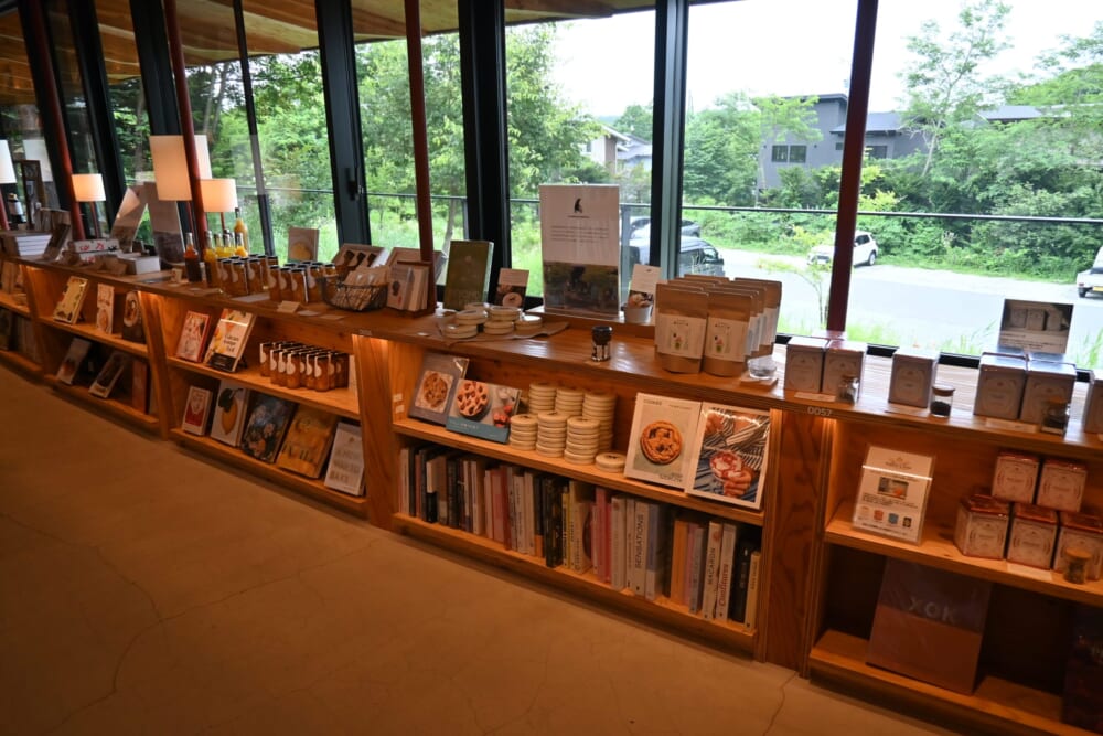 軽井沢コモングラウンズ　書店　カフェ8