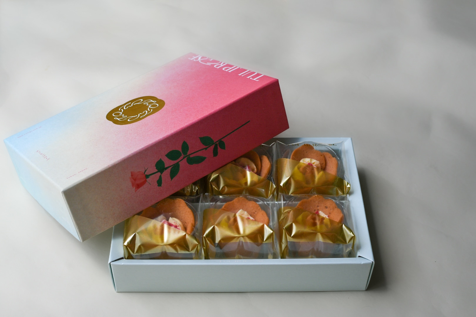 東京駅改札内で朝6時30分から買えるお土産 「銀のぶどう SWEETS GATE TOKYO 東京駅店」TOKYOチューリップローズの「白桃バター」