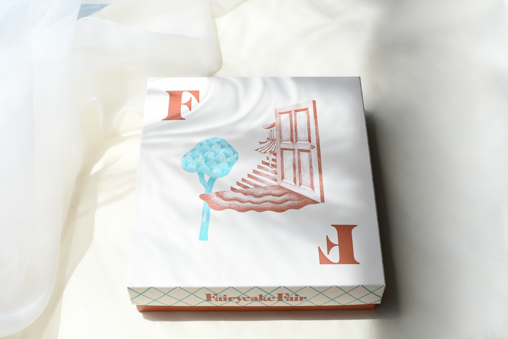 東京駅改札内で夜22時まで買える、手土産Fairycake Fair「焦がしバターのフィナンシェカップケーキ」