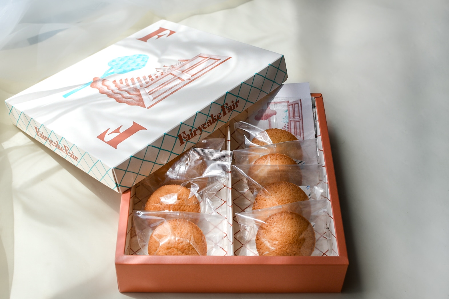 東京駅改札内ののおすすめ手土産Fairycake Fair「焦がしバターのフィナンシェカップケーキ」の中身