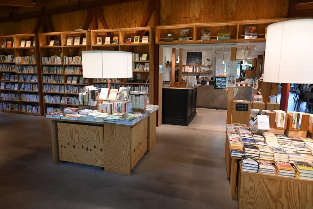 軽井沢コモングラウンズ　書店　カフェ5