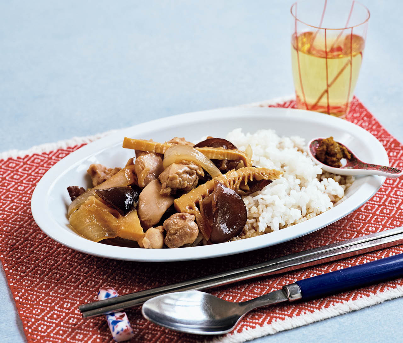 たけのこと鶏肉煮込みのっけ飯