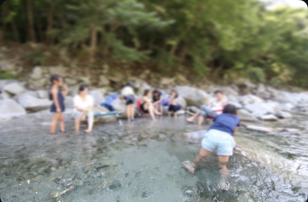川沿いのキャンプ場