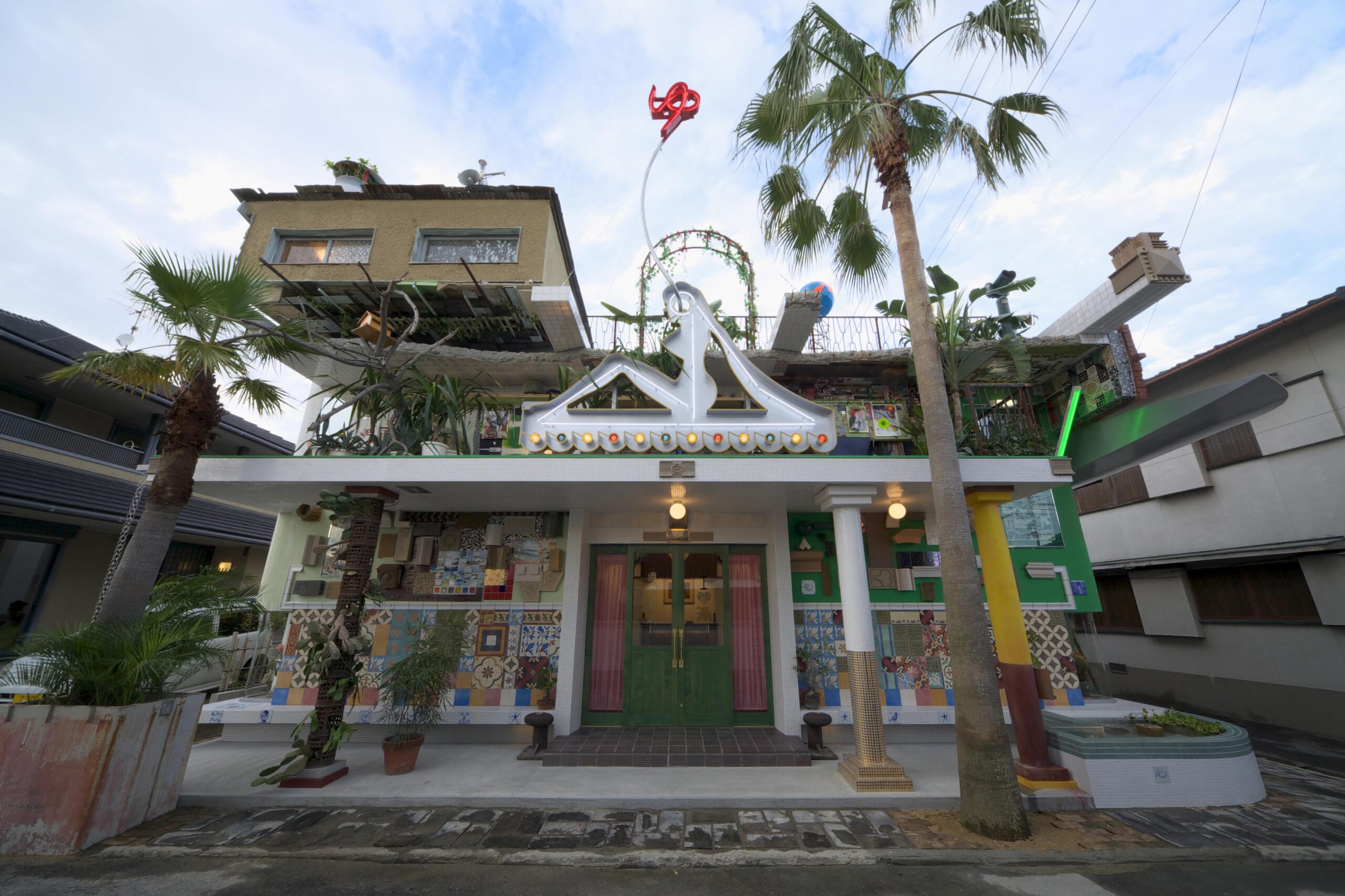 大竹伸朗 直島銭湯「I♥湯」(2009)
写真:渡邉修