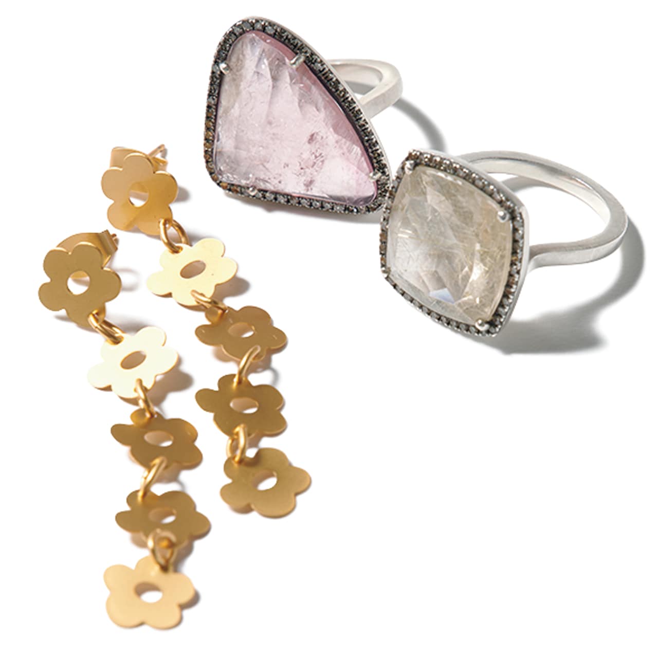 「Adlin Hueの色石リングとKEYHOLDERの花ピアス」