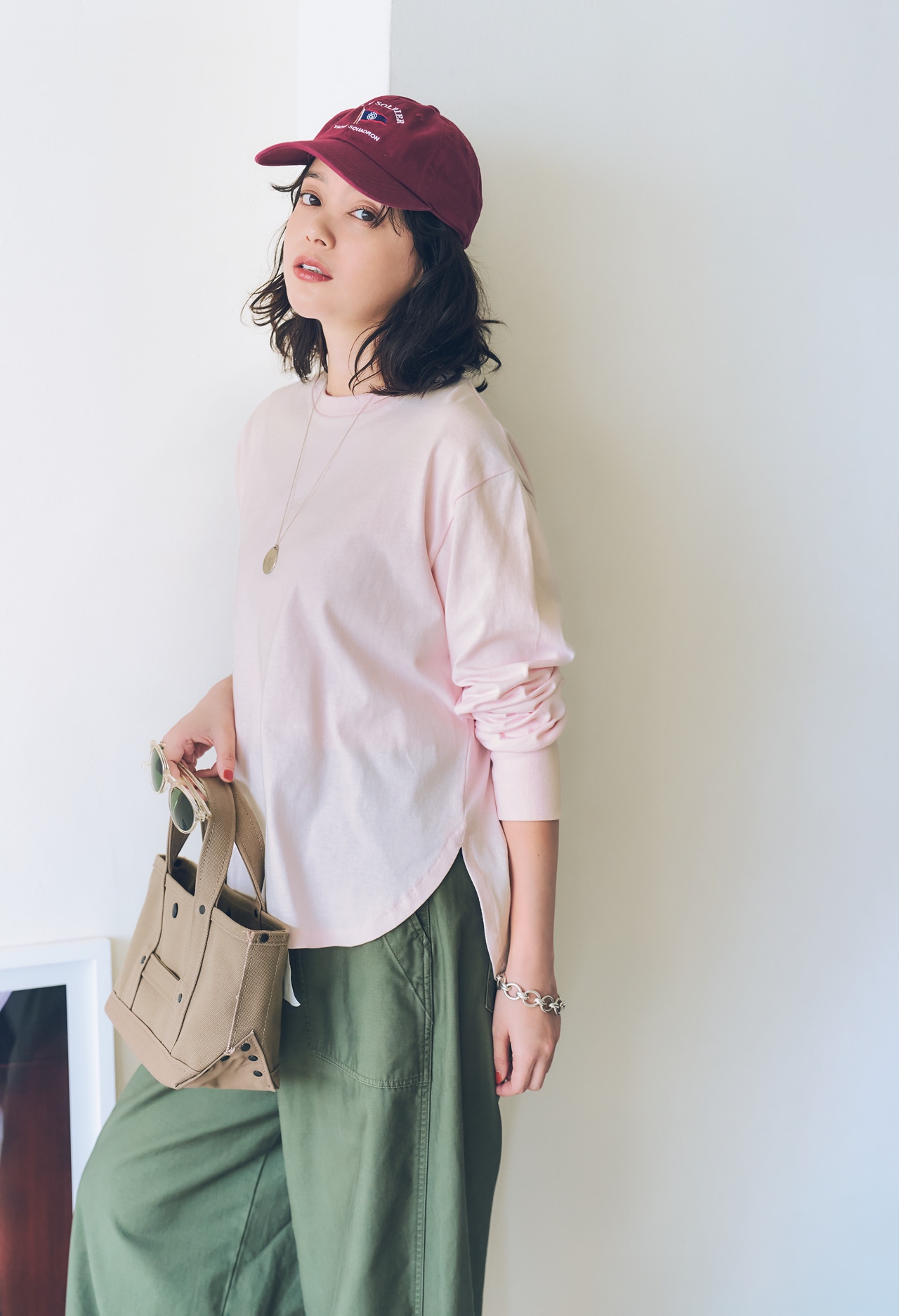 岸本セシルさんの12closet(トゥエルブクローゼット)【洗える】USAコットンロングスリーブTシャツのコーデ