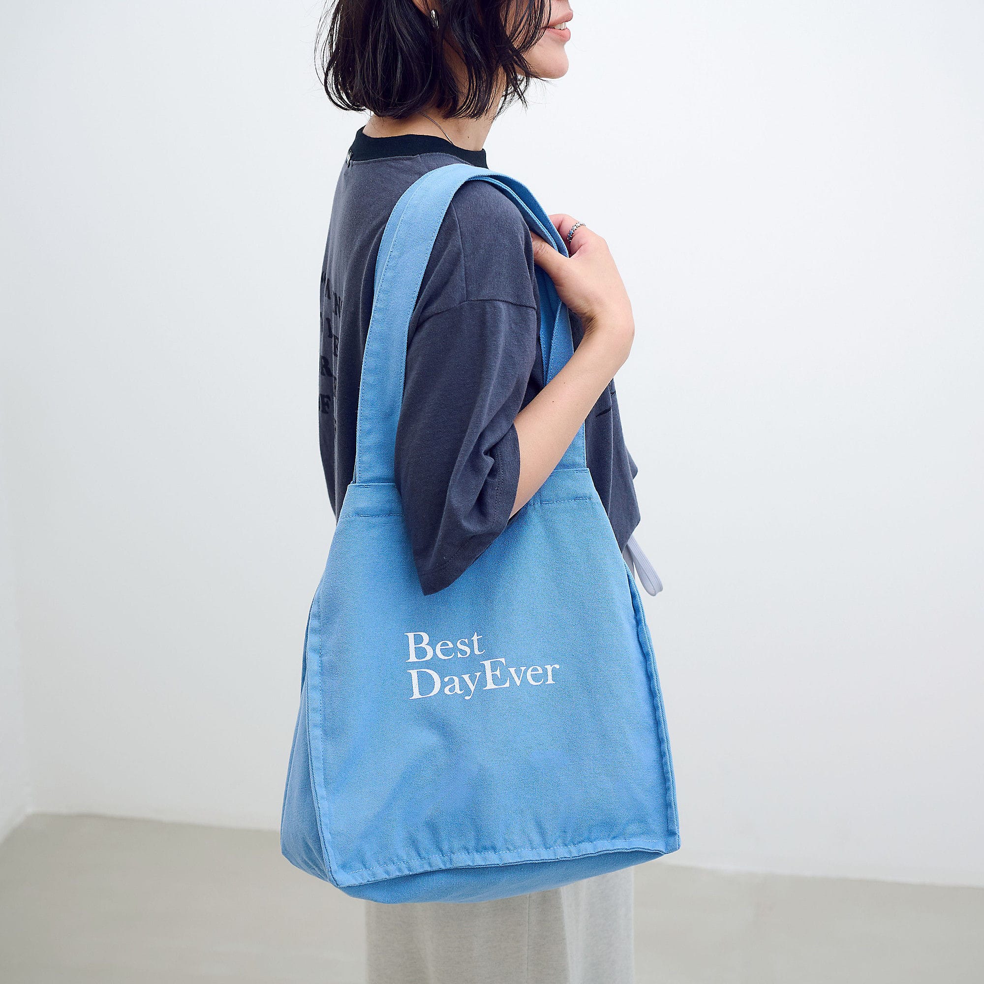 Americana
【五明祐子さん別注】【洗える】ロゴケーキトートバッグ
¥7,150 ブルーモデル着用
