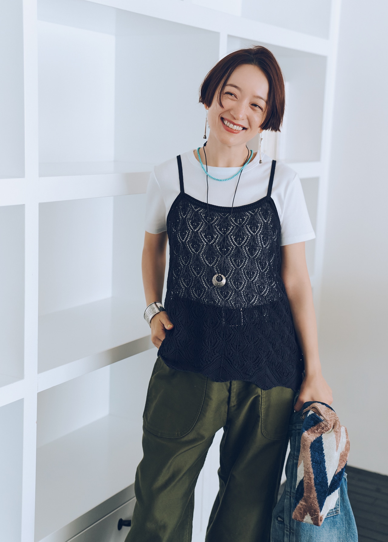 高山都さんの12closet（トゥエルブクローゼット）【洗える】透かし編みニットキャミソールのコーデ