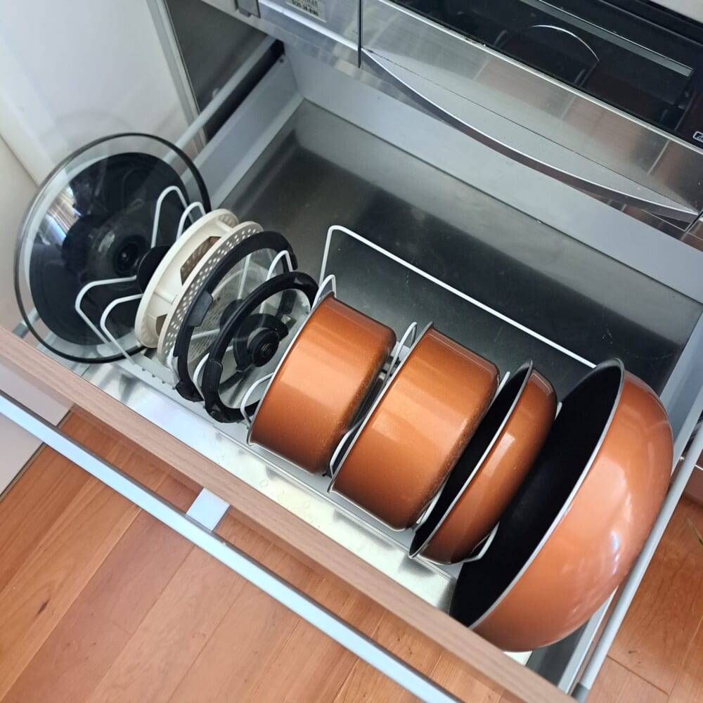 【ニトリ】伸縮フライパンスタンドの使用例