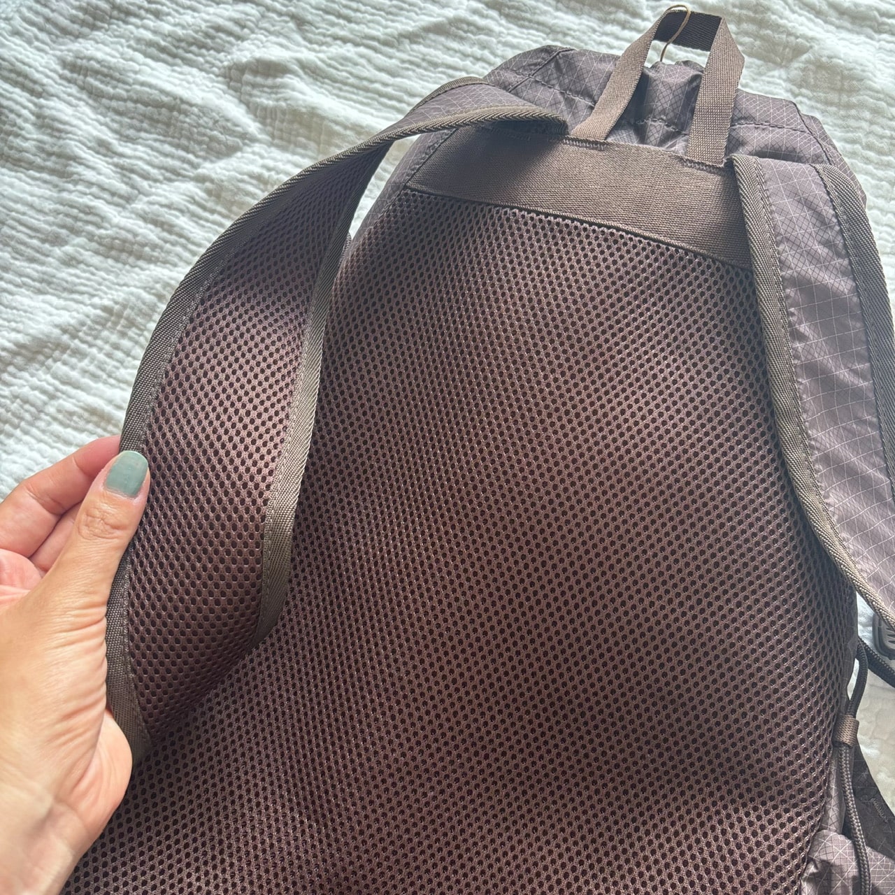 【無印良品】撥水リップストップリュックサック|ダークブラウンの背面