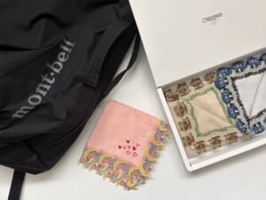 とにかく軽い！50代の私が愛用する「mont-bell (モンベル)」リュック＆手提げの2WAYデザインと「近沢レース店」の贈り物ハンカチ 。