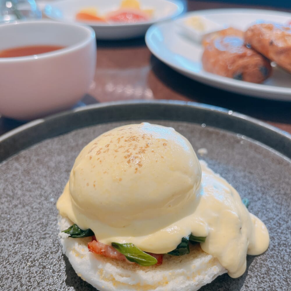 ニッコースタイルニセコHANAZONO 朝食 エッグベネディクト
