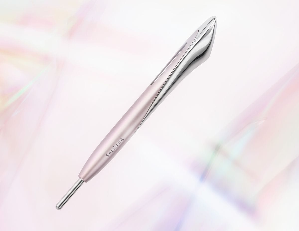 サロニア「フェイスカレントポインター」新色のピンク・シルバー。8月21日からECサイトで順次発売されます。※店頭では9月4日からロフトで、11月6日から全国のバラエティショップ・家電量販店等で発売予定
