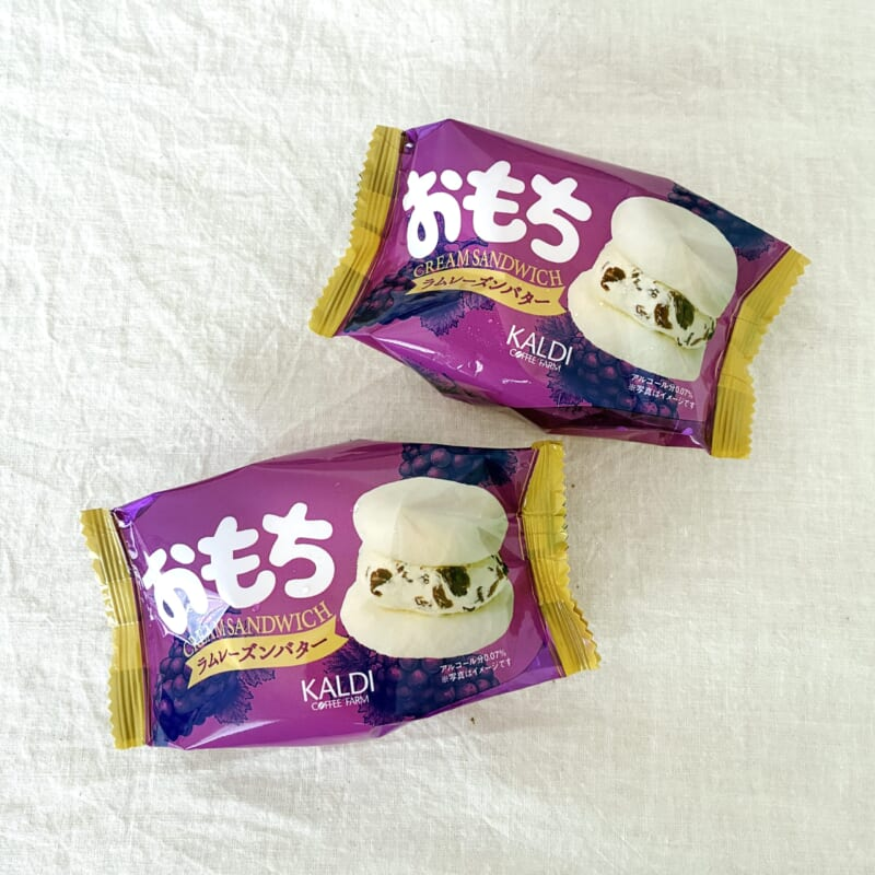 カルディコーヒーファーム「おもちクリームサンド ラムレーズンバター」パッケージ