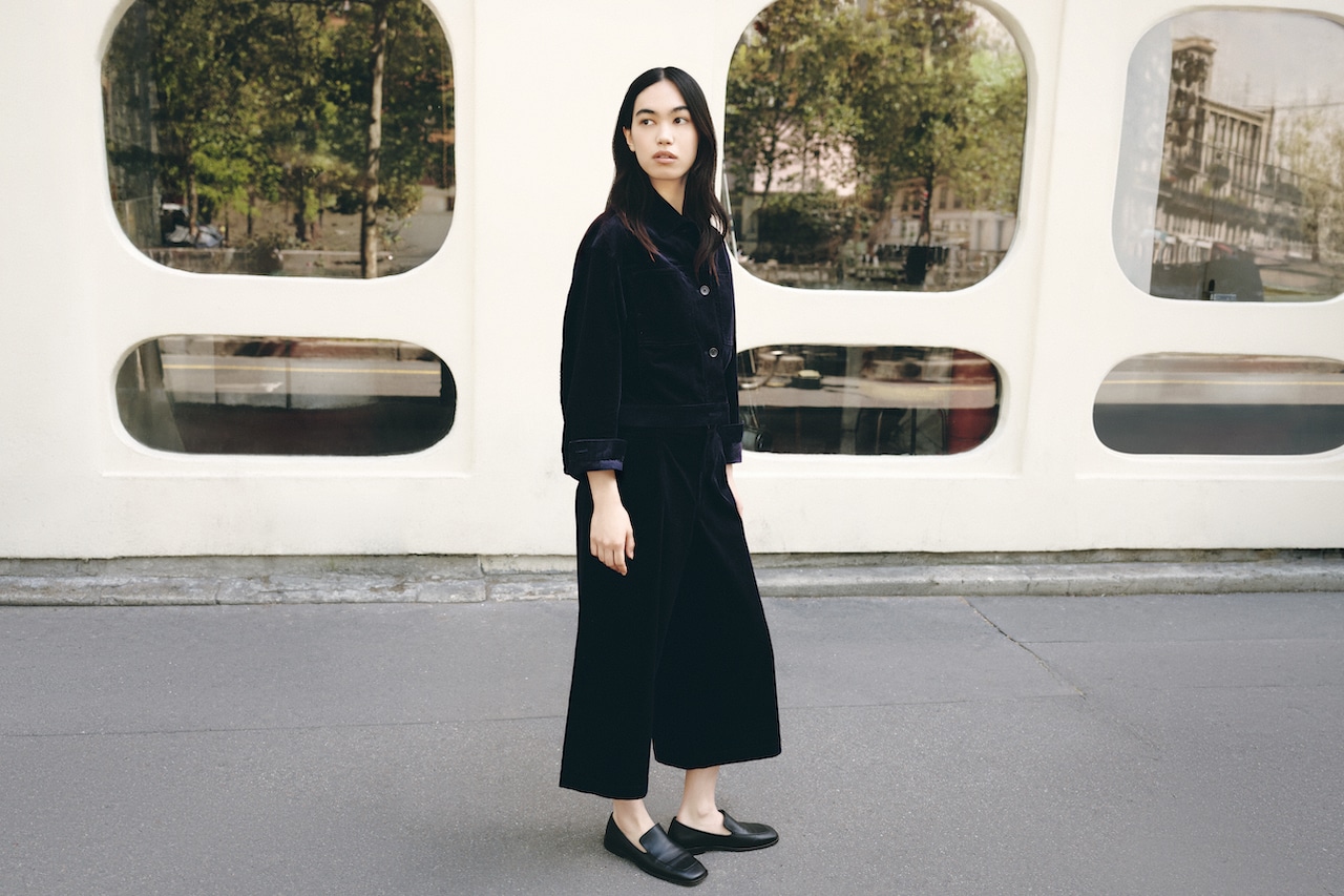 「UNIQLO and COMPTOIR DES COTONNIERS」コーデュロイショートジャケット　モデル着用