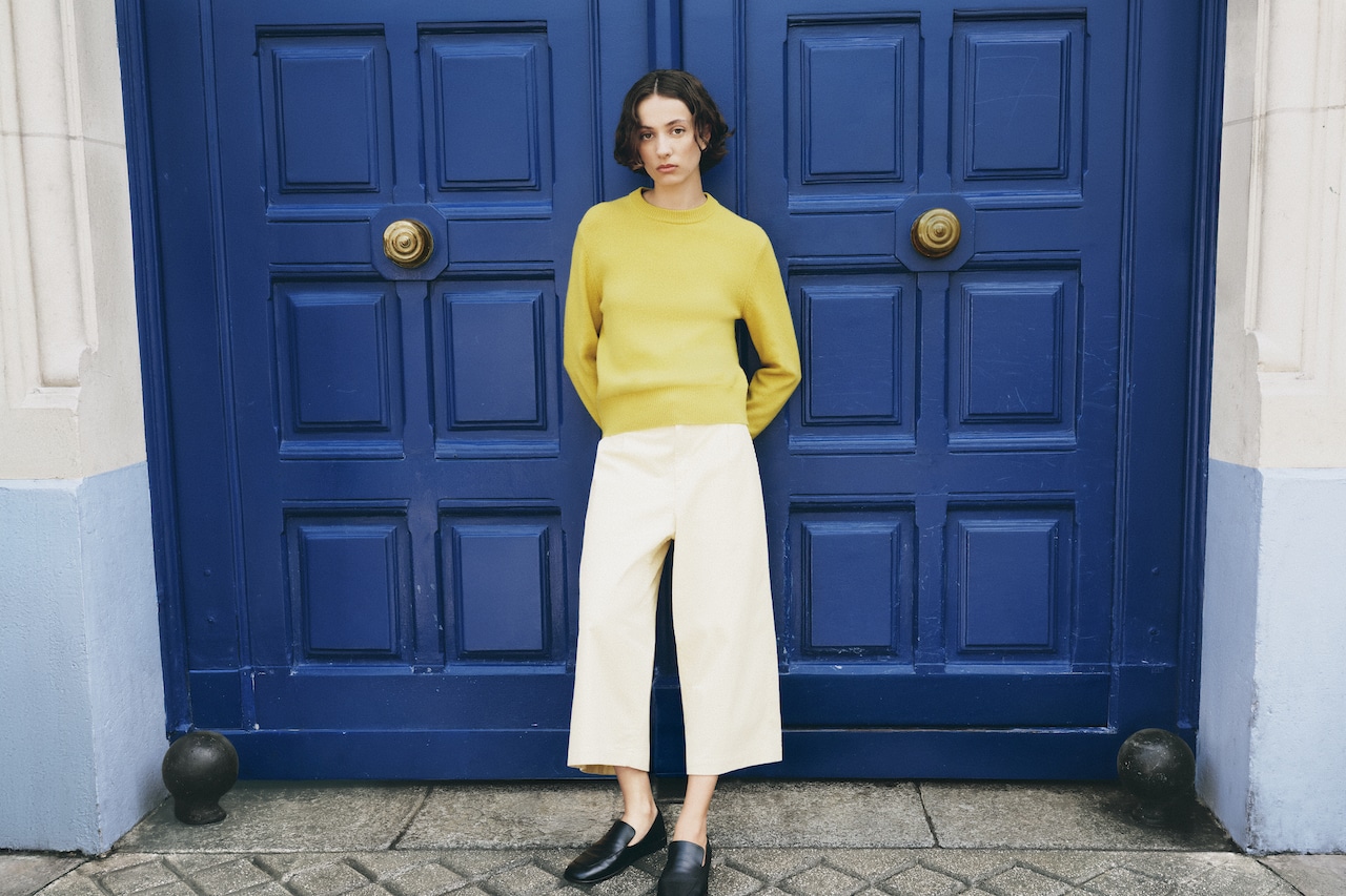 「UNIQLO and COMPTOIR DES COTONNIERS」コーデュロイキュロット　モデル着用