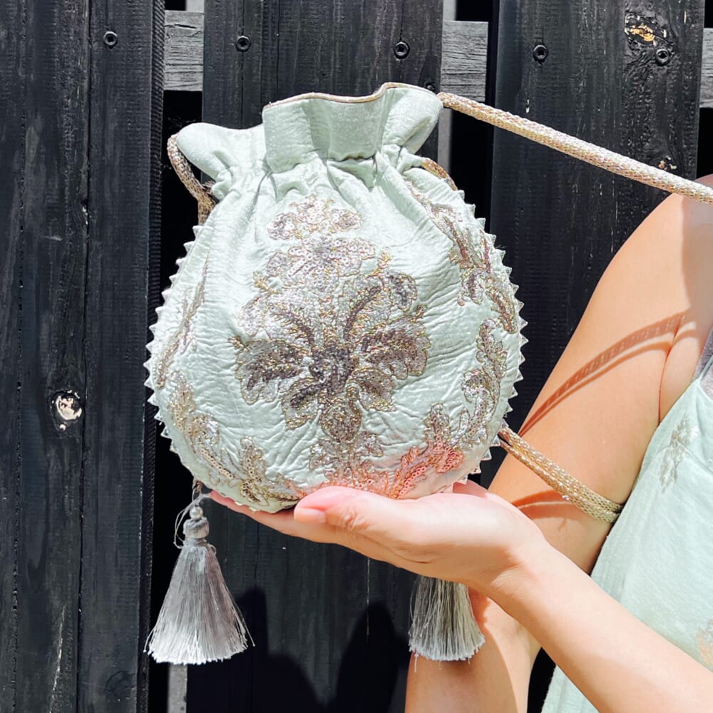 【ne Quittez pas / ヌキテパ】COTTON VOILE FOIL FLOWERP
Embroidery Drawstring Shoulder Bag
田中帽子店 日本製 浅め 麦わら帽子 カンカン帽 マラン・ジー Marin/G
キーン ユニークサンダル ホワイト KEEN UNEEK W-STAR WHITE 1014100