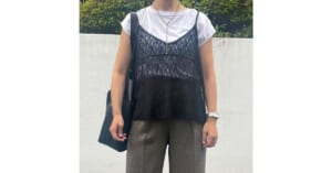 GLOBAL WORKの黒いストレッチ総レースキャミを重ねた夏コーデ
