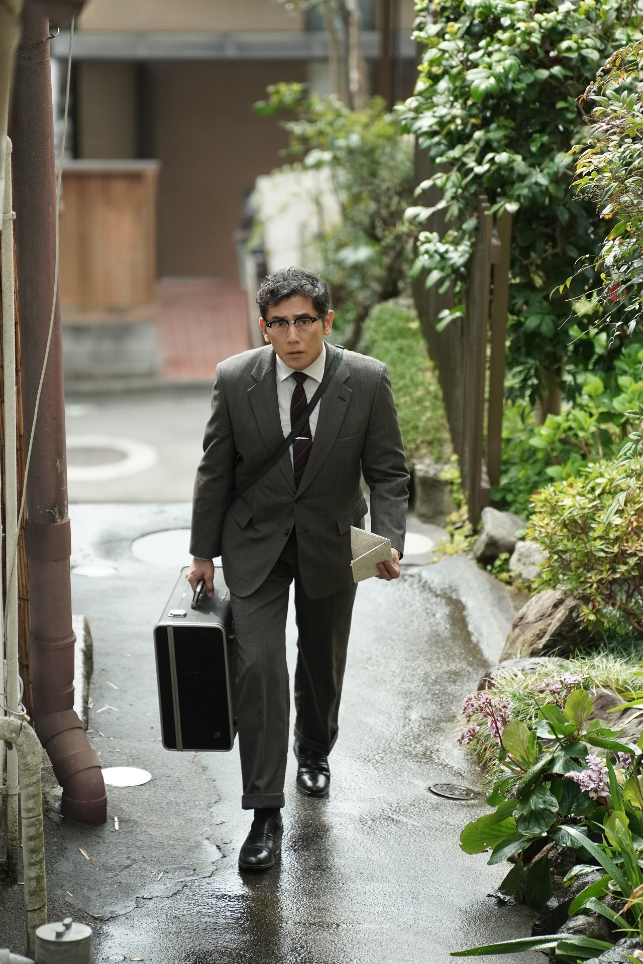 『八月の声を運ぶ男』