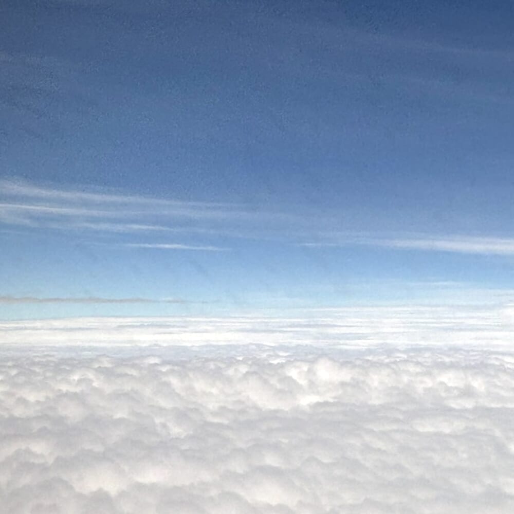 北海道行き 機内 青空