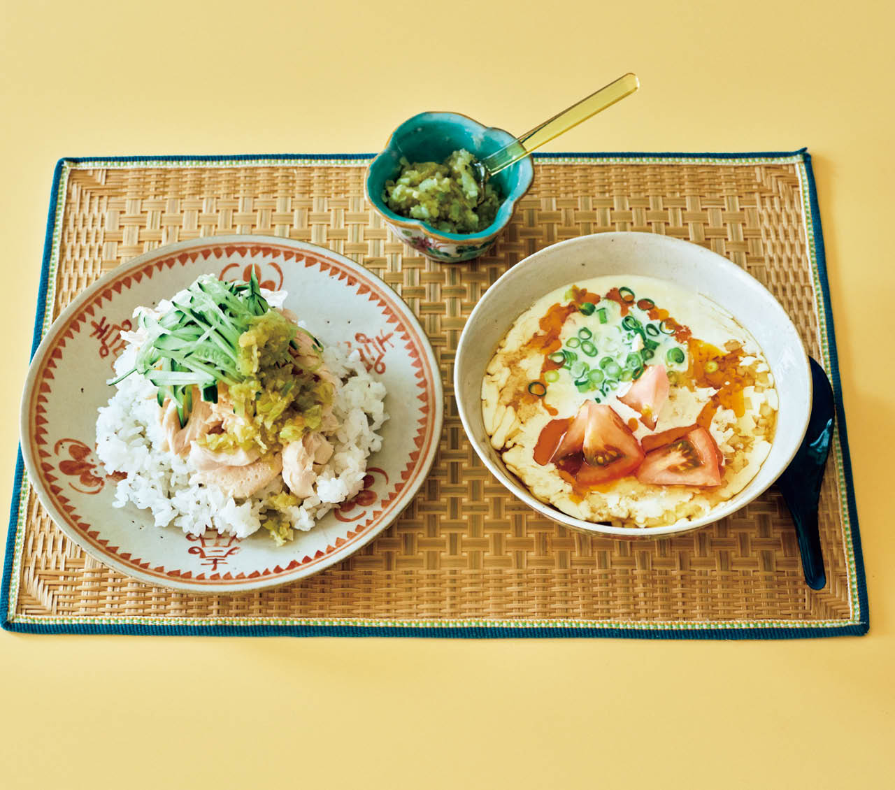 レンチン鶏肉飯(ジーローハン)、トマトの鹹豆漿(シェンドウジャン)