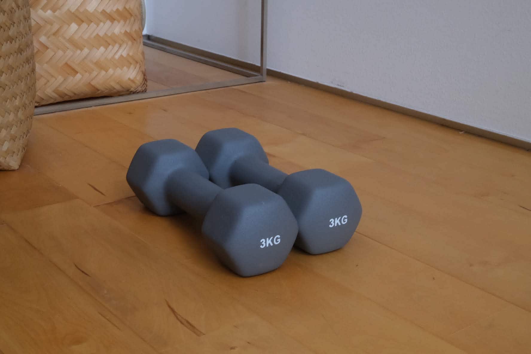 グレーのダンベル