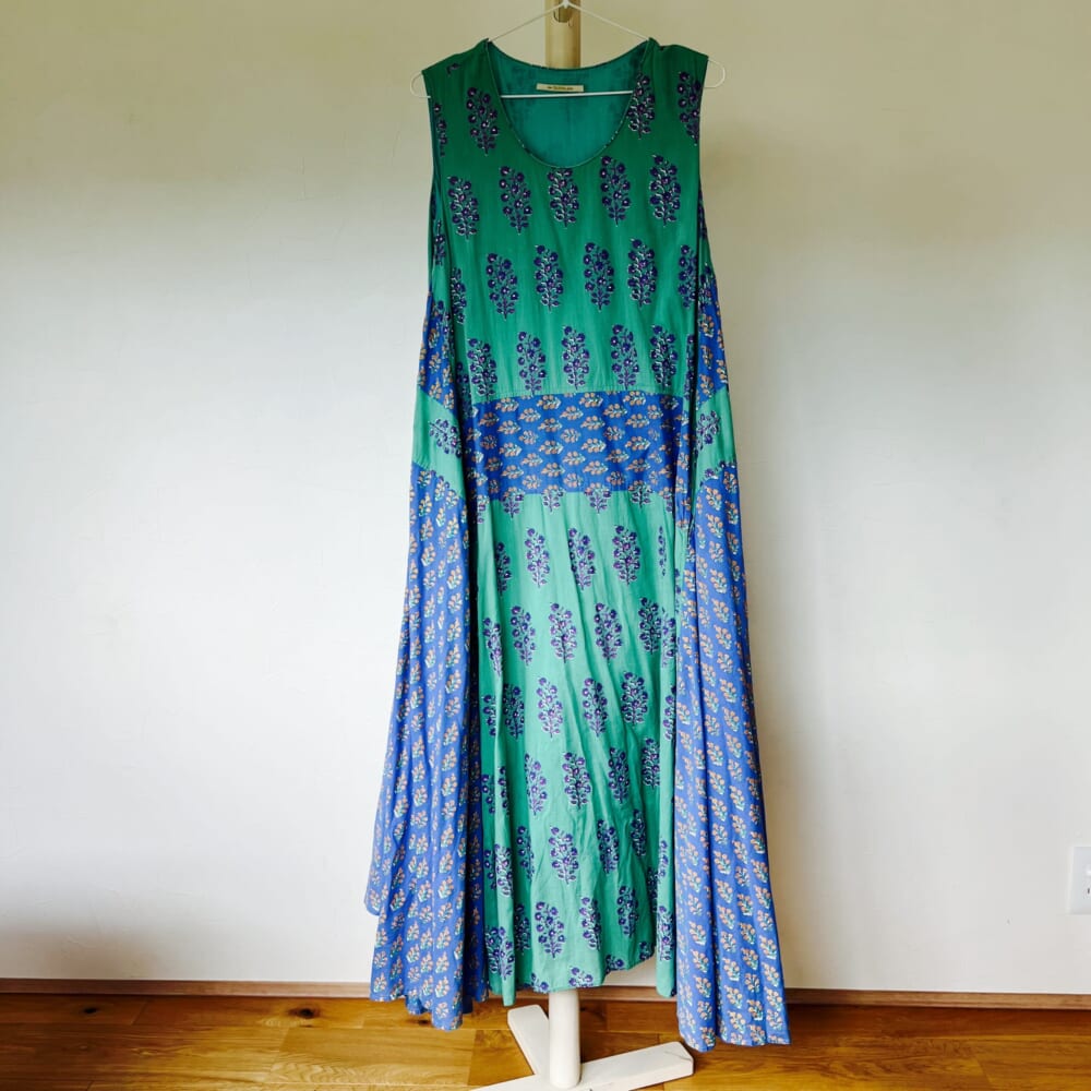 【Kozue Anzai x ne Quittez pas】COMBINATION ETHNIC PRINT SLEEVELESS DRESS　エクリュ・グリーン・パープル　ヌキテパ　安西こずえ