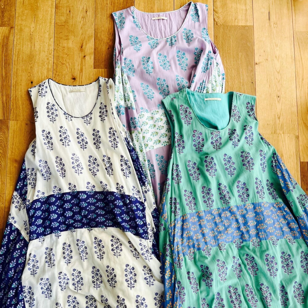 【Kozue Anzai x ne Quittez pas】COMBINATION ETHNIC PRINT SLEEVELESS DRESS　エクリュ・グリーン・パープル　ヌキテパ　安西こずえ