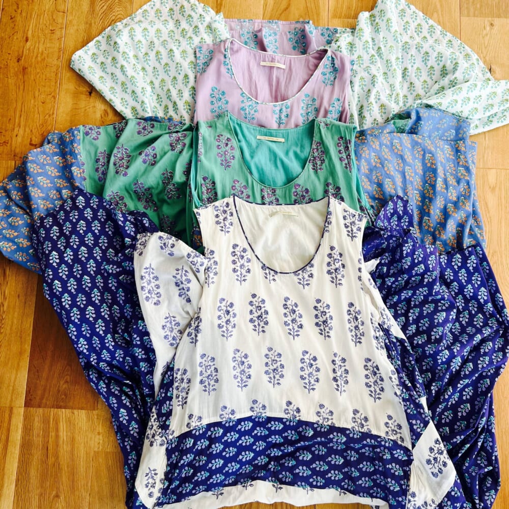 【Kozue Anzai x ne Quittez pas】COMBINATION ETHNIC PRINT SLEEVELESS DRESS　エクリュ・グリーン・パープル　ヌキテパ　安西こずえ