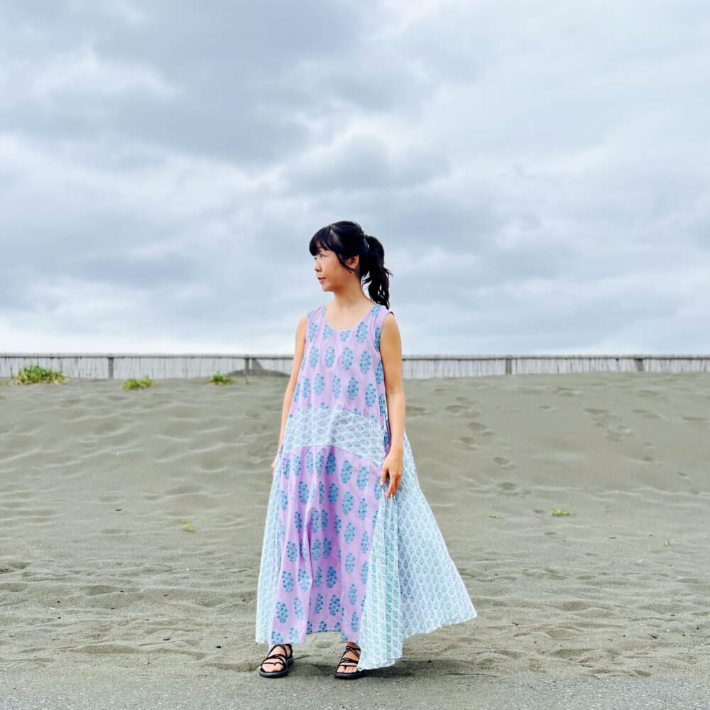 【Kozue Anzai x ne Quittez pas】COMBINATION ETHNIC PRINT SLEEVELESS DRESS　エクリュ・グリーン・パープル　ヌキテパ　安西こずえ