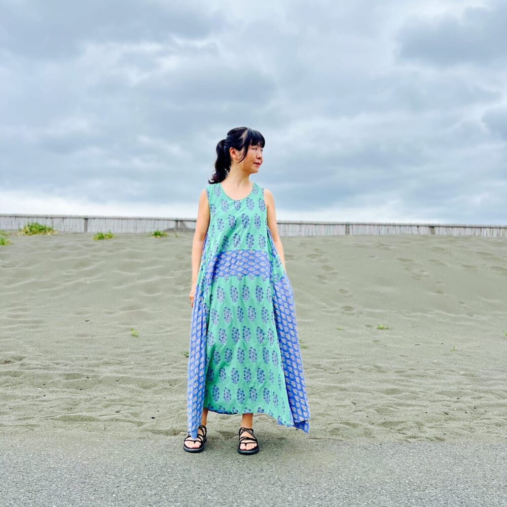 【Kozue Anzai x ne Quittez pas】COMBINATION ETHNIC PRINT SLEEVELESS DRESS　エクリュ・グリーン・パープル　ヌキテパ　安西こずえ