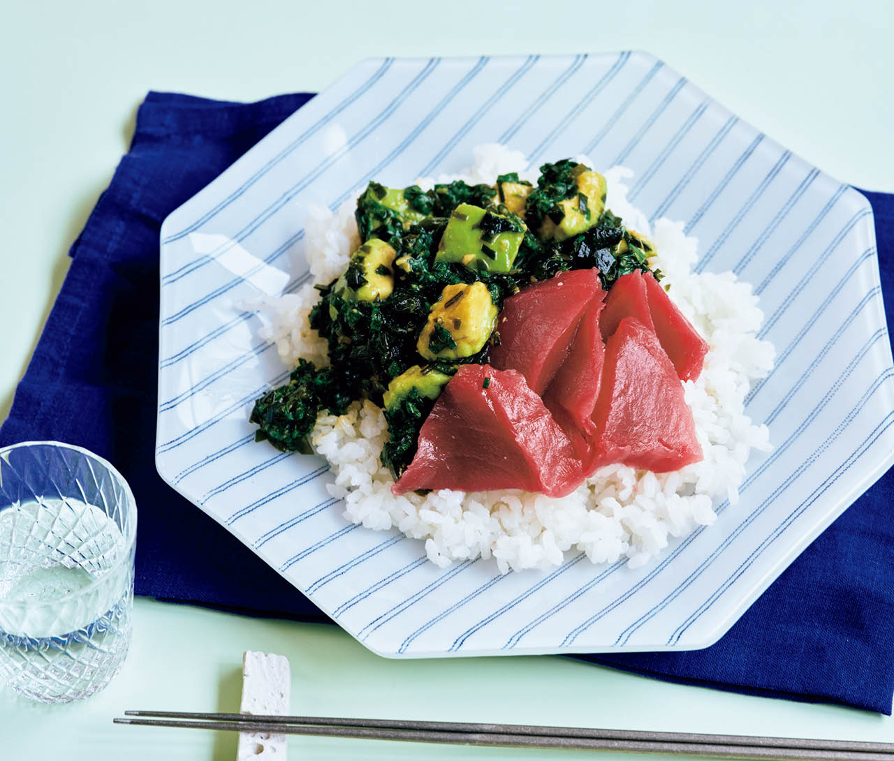 マグロアボカドねぎだくワカメのっけ飯