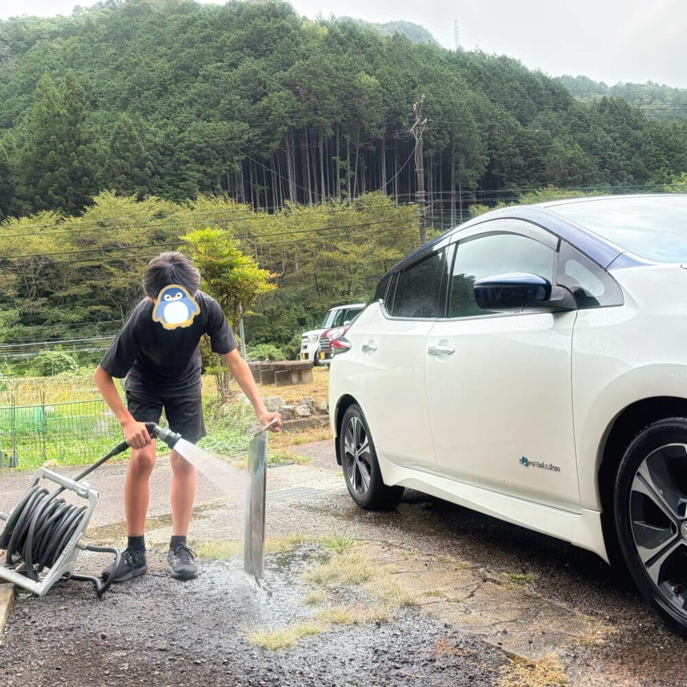 鉄板を洗う