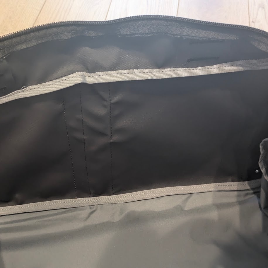 中身BAG NIKE お泊りBAG