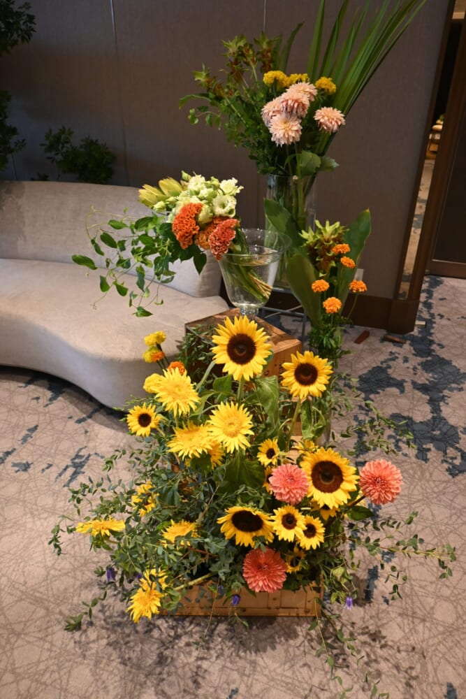 富士急　ハイランドリゾート　感謝祭　入り口を飾る花