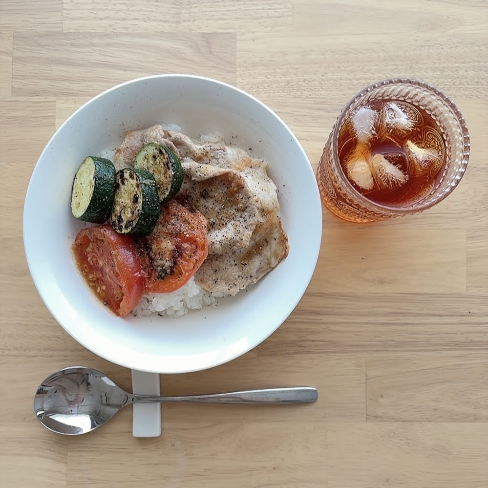 豚トマトナンプラーのっけ飯1