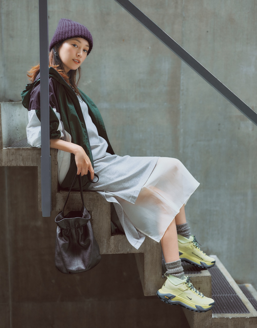 蛯原友里さん NIKEのスニーカーコーデ