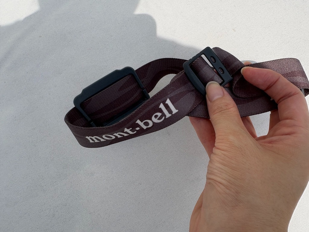 モンベル「マルチパワー ヘッドランプ ネイチャーガイド」のベルト細部、アウトドア好きライターの愛用品、防災にもおすすめ
