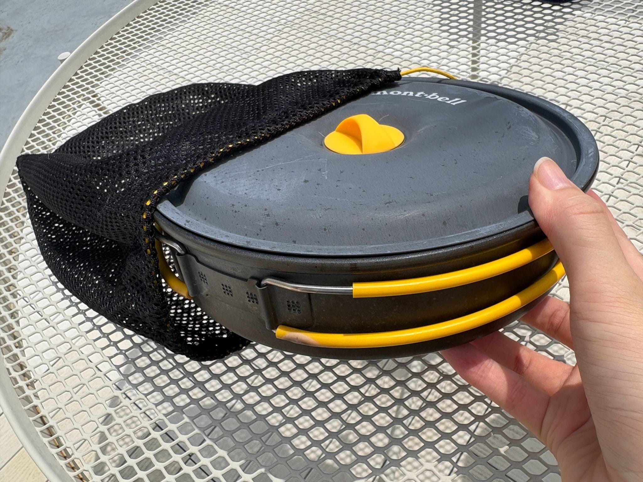 モンベル「アルパインフライパン18 ディープ」と収納袋 アウトドア好きライターの愛用品、防災にもおすすめ