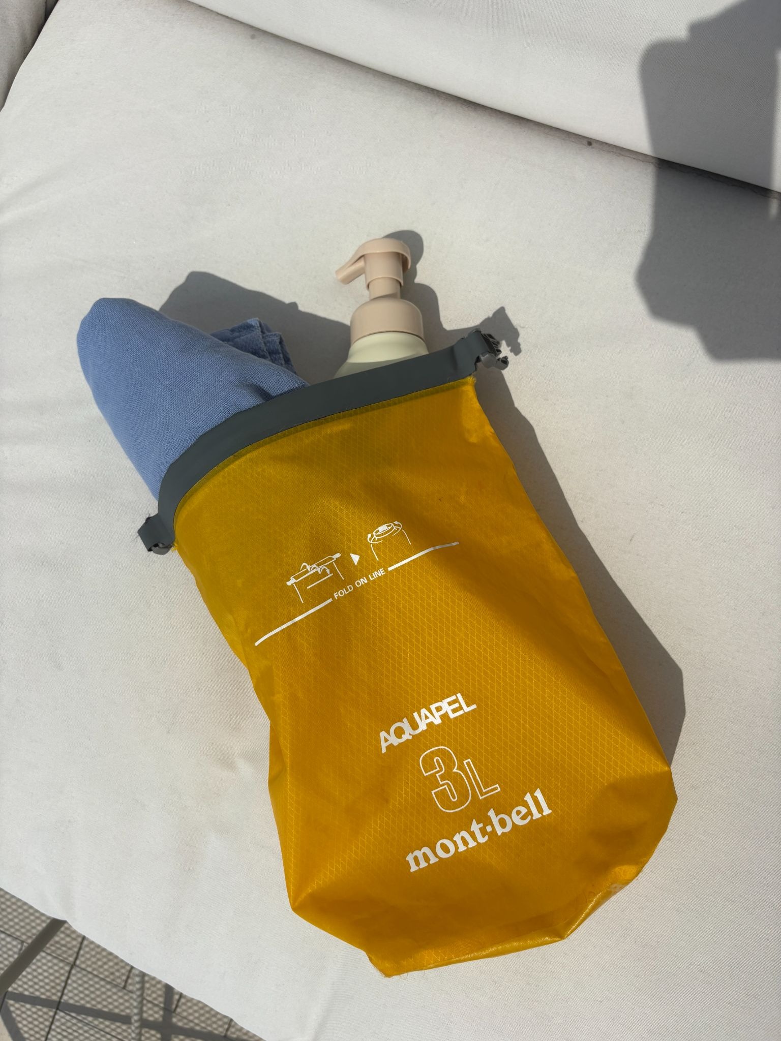 モンベル「アクアペルスタッフバッグ 3L」の普段の使用イメージ アウトドア好きライターの愛用品、防災にもおすすめ